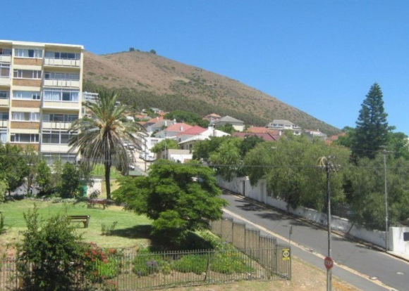 To Let 2 Bedroom Property for Rent in Green Point Western Cape